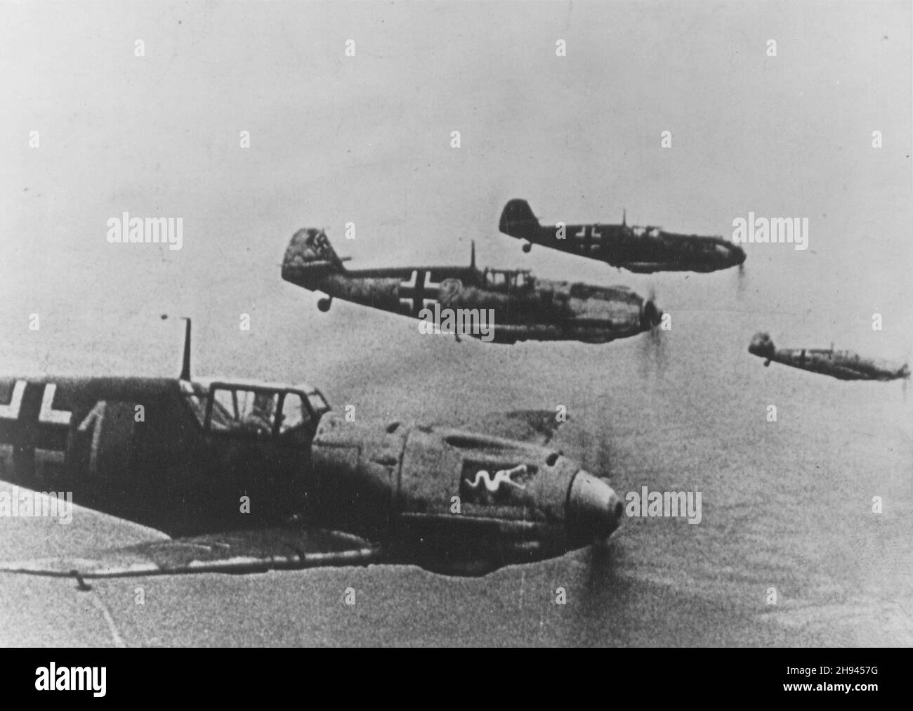 INGHILTERRA - Estate 1940 - Luftwaffe Messerschmitt BF-109 caccia in formazione da qualche parte in Inghilterra durante la battaglia di Gran Bretagna - Foto: Geopi Foto Stock