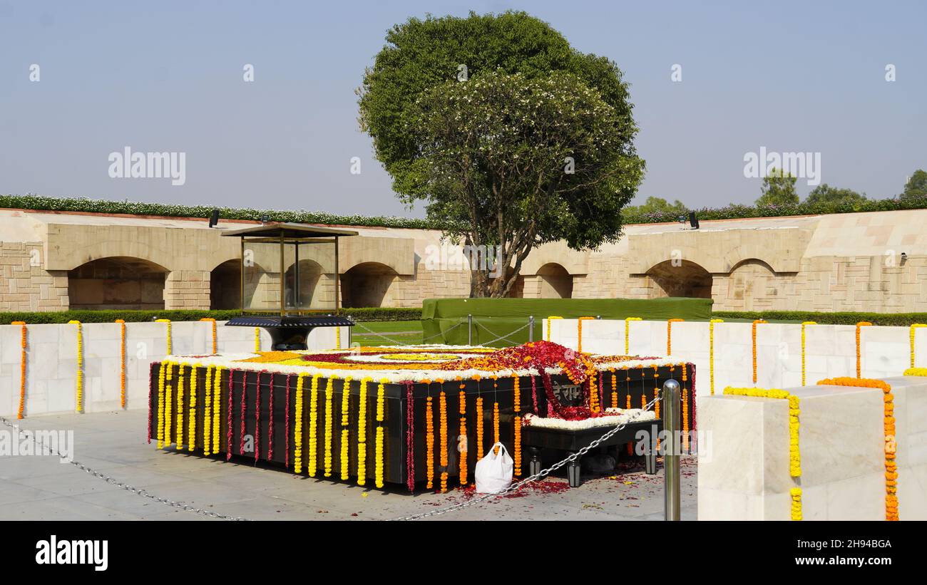 la tomba di gandhi lapide in rajghat, delhi, india Foto Stock