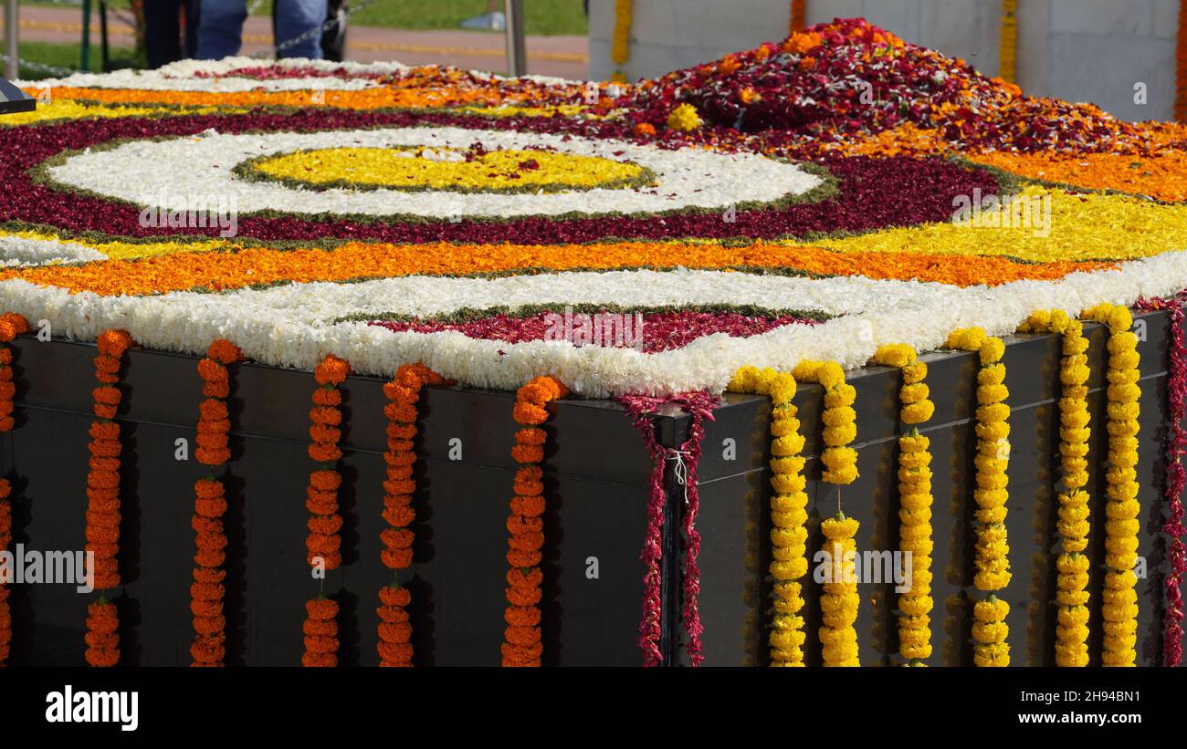 la tomba di gandhi lapide in rajghat, delhi, india Foto Stock