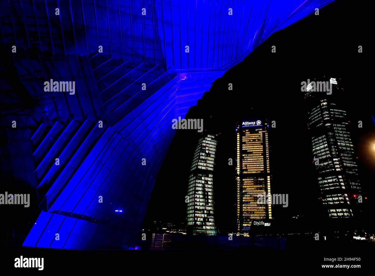 I tre grattacieli della torre costruiti nel 2020 nel quartiere di Milano CityLife, la Torre Libeskind (sede PwC), la Torre Isozaki (Allianz) e la Torre Hadid Foto Stock
