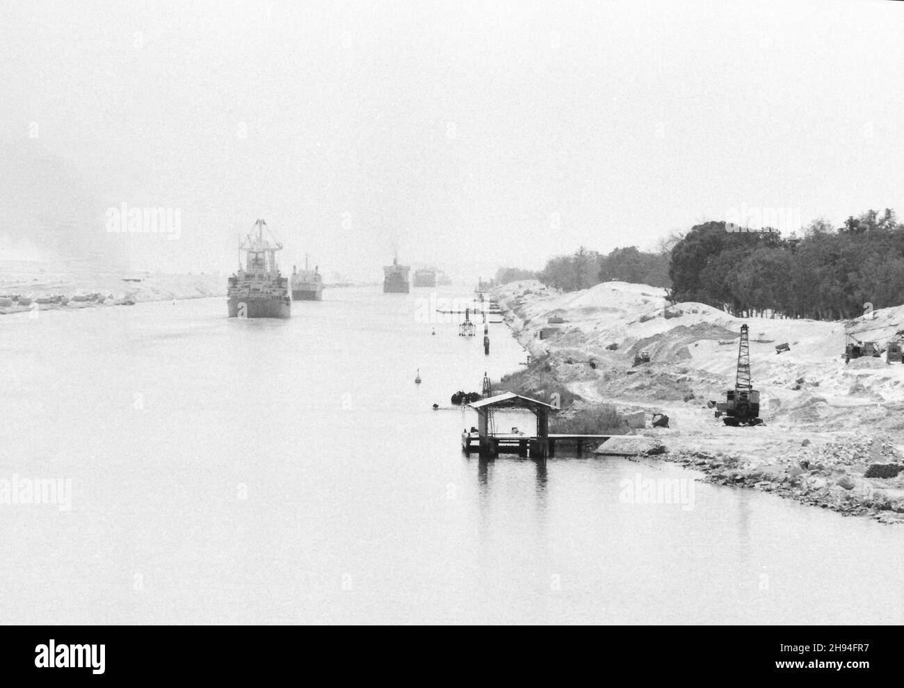 Canale di Suez - navi in transito, settembre 1978 Foto Stock