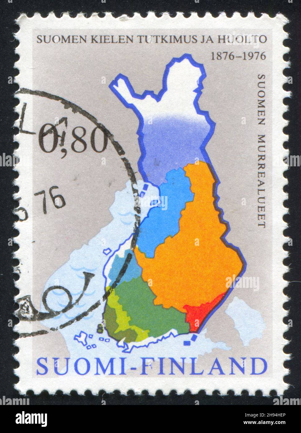 FINLANDIA - CIRCA 1976: Timbro stampato dalla Finlandia, mostra la mappa con aree di dialetti diversi, circa 1976 Foto Stock