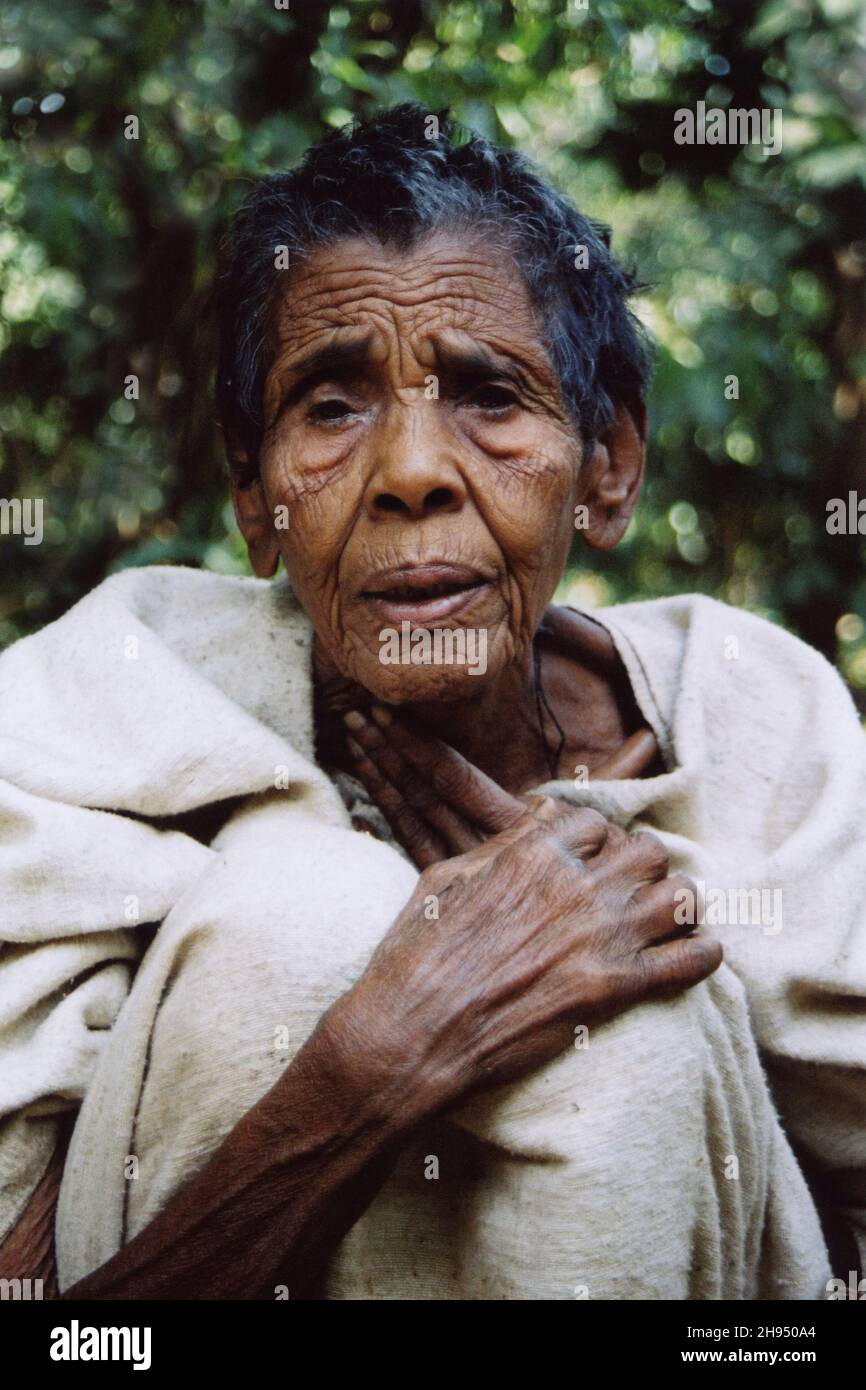 Anziana povera donna etiope Foto Stock