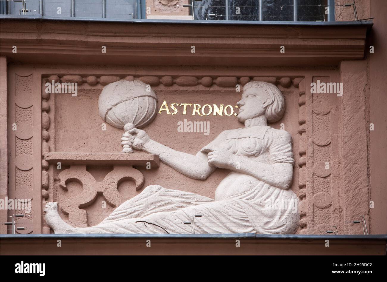 Astronio, astronomia, figura presso il Municipio di Lemgo, Renania Settentrionale-Vestfalia, Germania, Europa Foto Stock