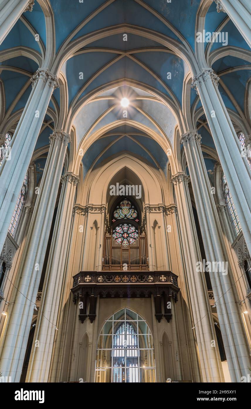 Laeken Laken, Bruxelles capitale Regione / Belgio - 09 13 2019: Interior design neo-gotico della chiesa cattolica romana di nostra Signora di Laeken Foto Stock