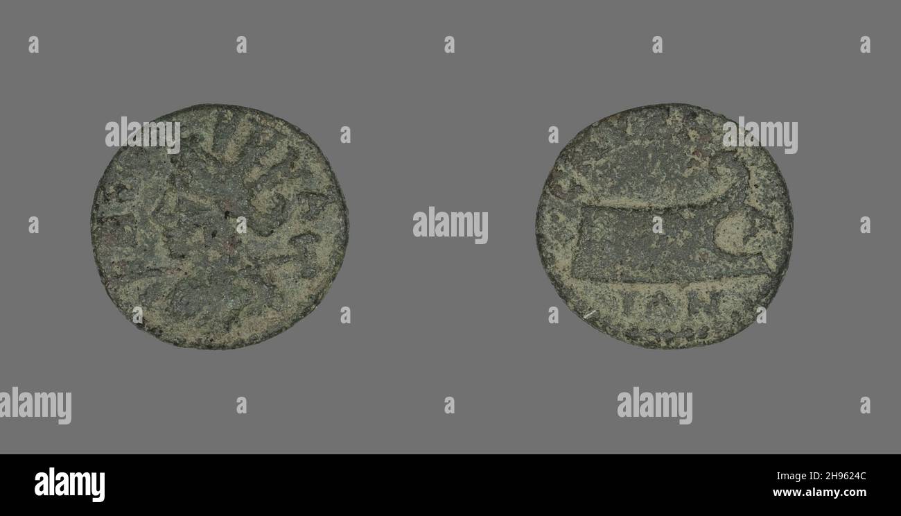 Moneta raffigurante l'Amazzonia Smyrna, 175-200. Obverse: Smyrna tenendo un bipennis (doppia ascia) sopra la sua spalla. Retromarcia: Prow. Della nave Coniò a Smyrna, Ionia (Izmir moderno, Turchia). Foto Stock