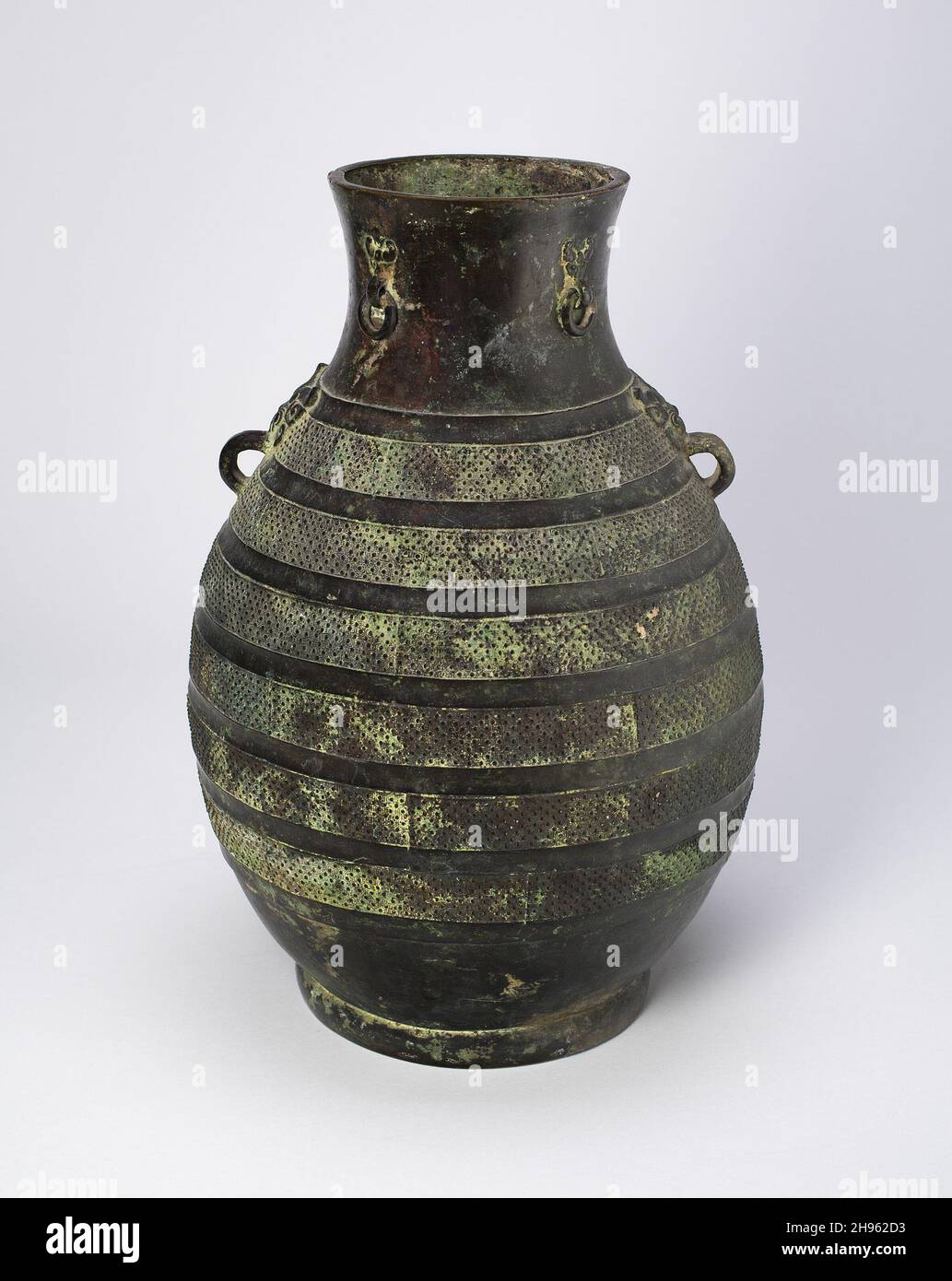 Vaso di vino (Hu), dinastia Zhou orientale, periodo di guerra Stati (475-221 a.C.), c. V secolo a.C. Foto Stock