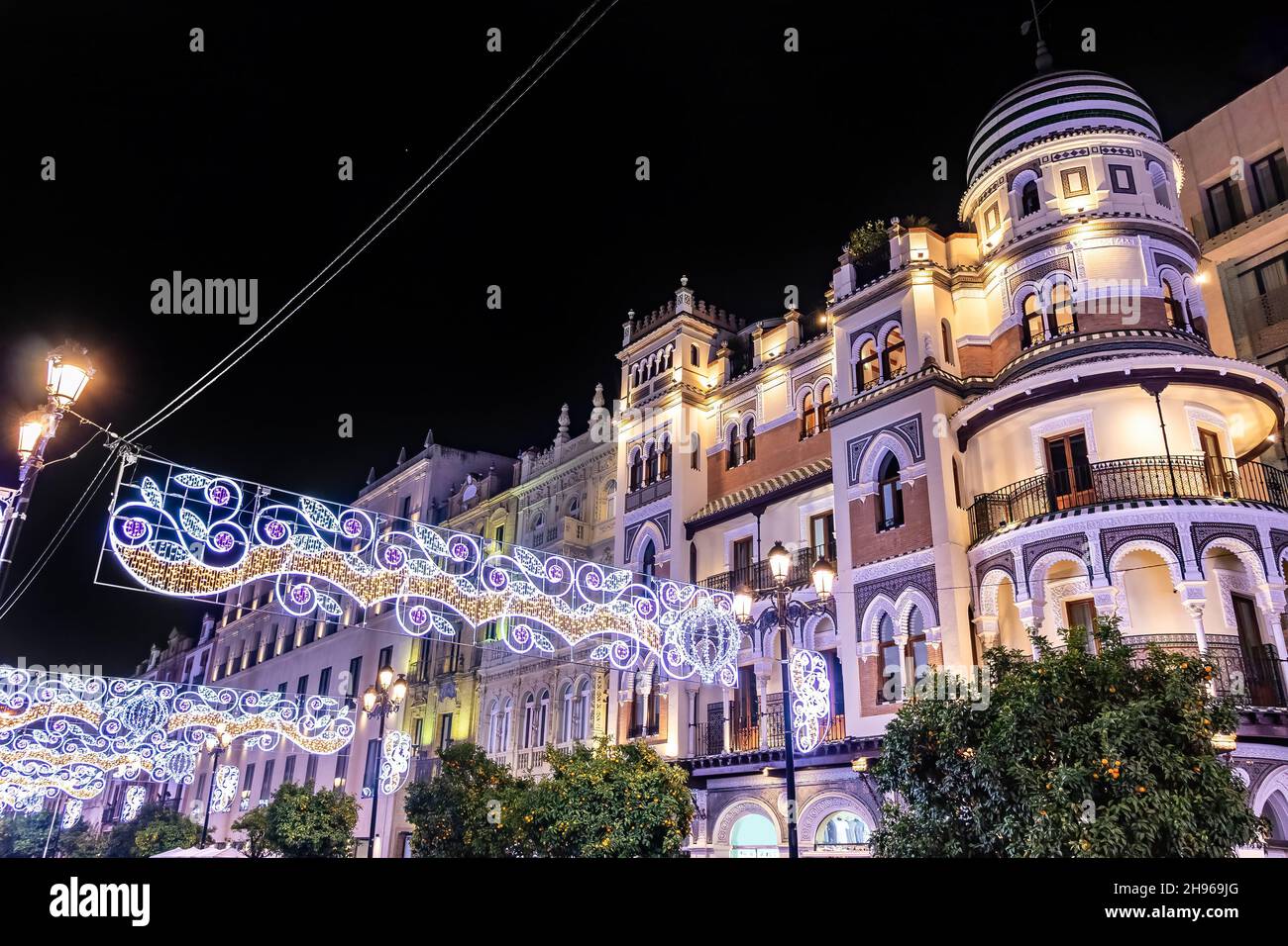 Luci di Natale decorazione viale Costituzione, Avenida de la Constitución, a Siviglia, Andalusia, Spagna Foto Stock