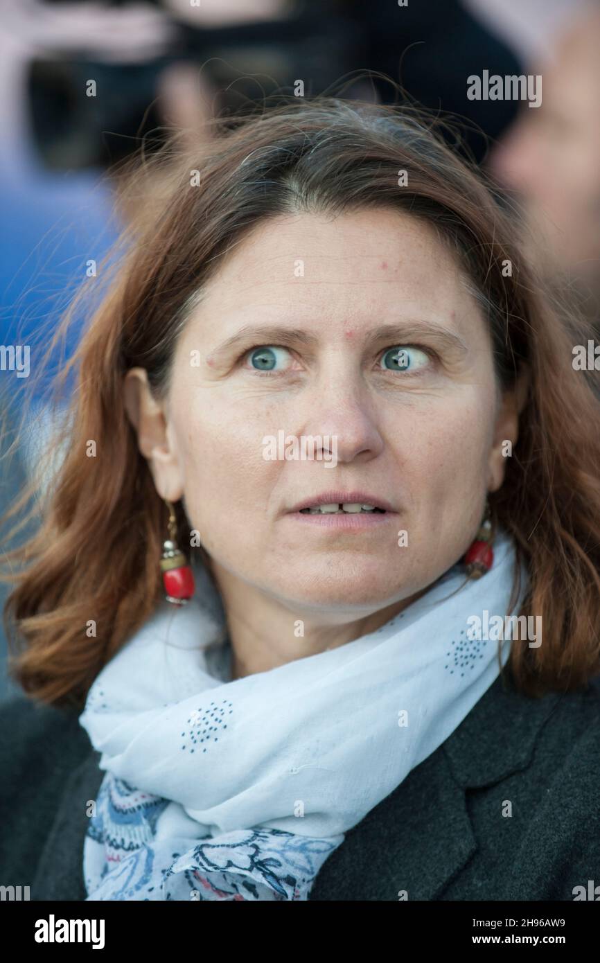 Marsiglia, Francia. 13 ottobre 2021. Il ministro delegato allo sport e alla gioventù, Roxana Maracineanu è visto durante la cerimonia. La convenzione nazionale dei vigili del fuoco francesi si svolge a Marsiglia. Roxana Maracineanu, ministro delegato allo sport e giovani partecipa all'inaugurazione. L'obiettivo è sia rendere omaggio ai vigili del fuoco che sono morti nell'esercizio della loro funzione, sia presentare il know-how in tutti i campi dei diversi organi della sicurezza civile francese. (Credit Image: © Laurent Coust/SOPA Images via ZUMA Press Wire) Foto Stock