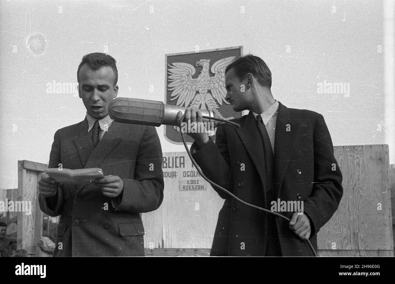 Warszawa, 1947-08-04. Uroczystoœæ po¿egnania Jugos³owiañskiej Brygady Pracy w parku Traugutta. przemówienie okolicznoœciowe pz. NZ. wb/gr PAP Varsavia, 4 agosto 1947. Un saluto ufficiale alla Brigata di lavoro jugoslava nel Traugutt Park. Nella foto: Un discorso. wb/gr PAP Foto Stock