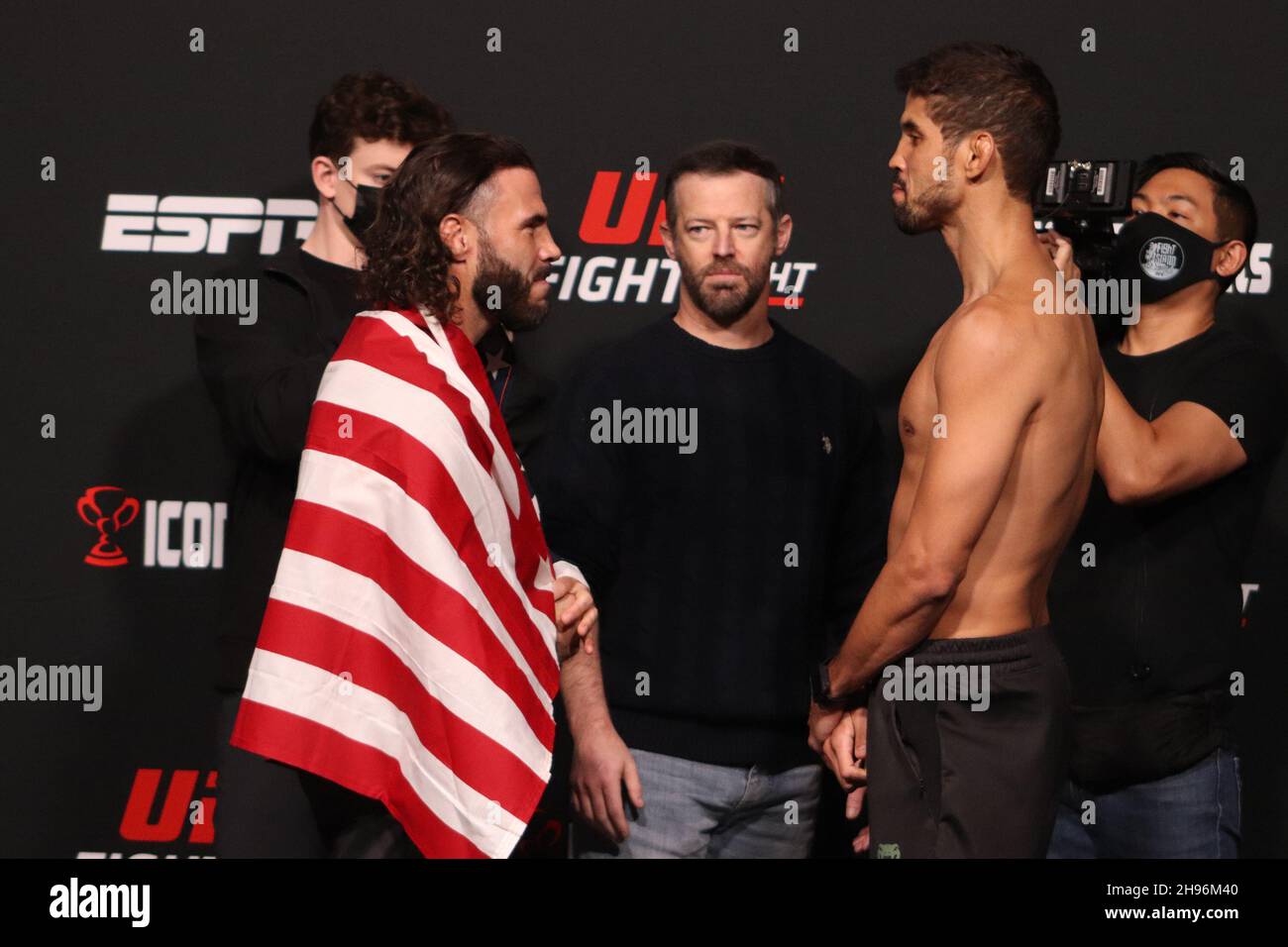 Las Vegas, NV - 3 dicembre: Face Off durante la UFC Vegas 44: Aldo v Font Weigh-in alla UFC Apex il 3 dicembre 2021 a Las Vegas, Nevada, Stati Uniti. (Foto di Diego Ribas/PxImages) Foto Stock