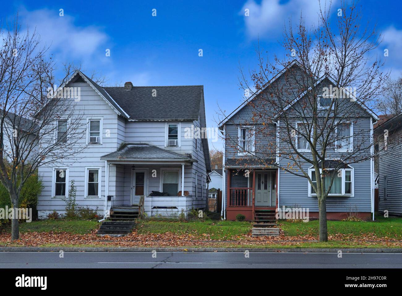 Quartiere residenziale con case in legno in stile americano Foto Stock