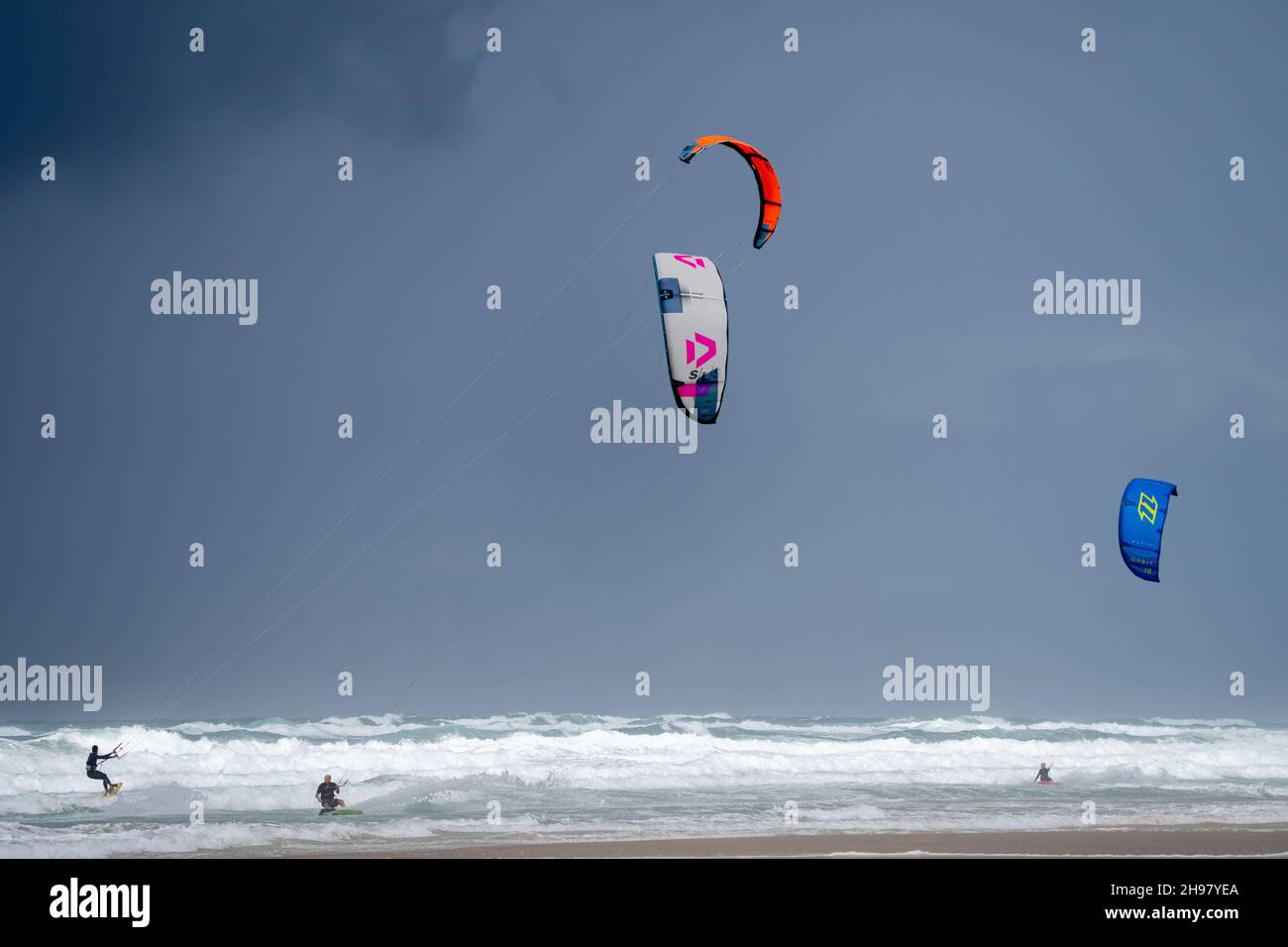 Kate Surfing nel Mediterraneo Foto Stock