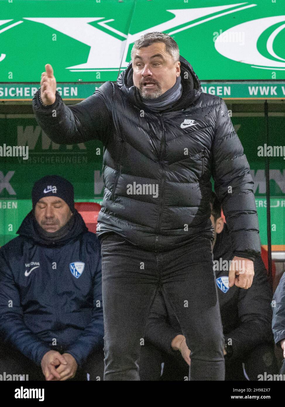 Thomas REIS, allenatore di Bochum. Calcio, Augusta - Bochum. Calcio Bundesliga, FC Augsburg - VfL Bochum 2: 3, 14° giorno di partita, stagione 2021-2022, il 4 dicembre 2021 ad Augsburg, WWKARENA, Germania. Le normative DFL vietano l'uso di fotografie come sequenze di immagini e/o quasi-video. ¬ Foto Stock