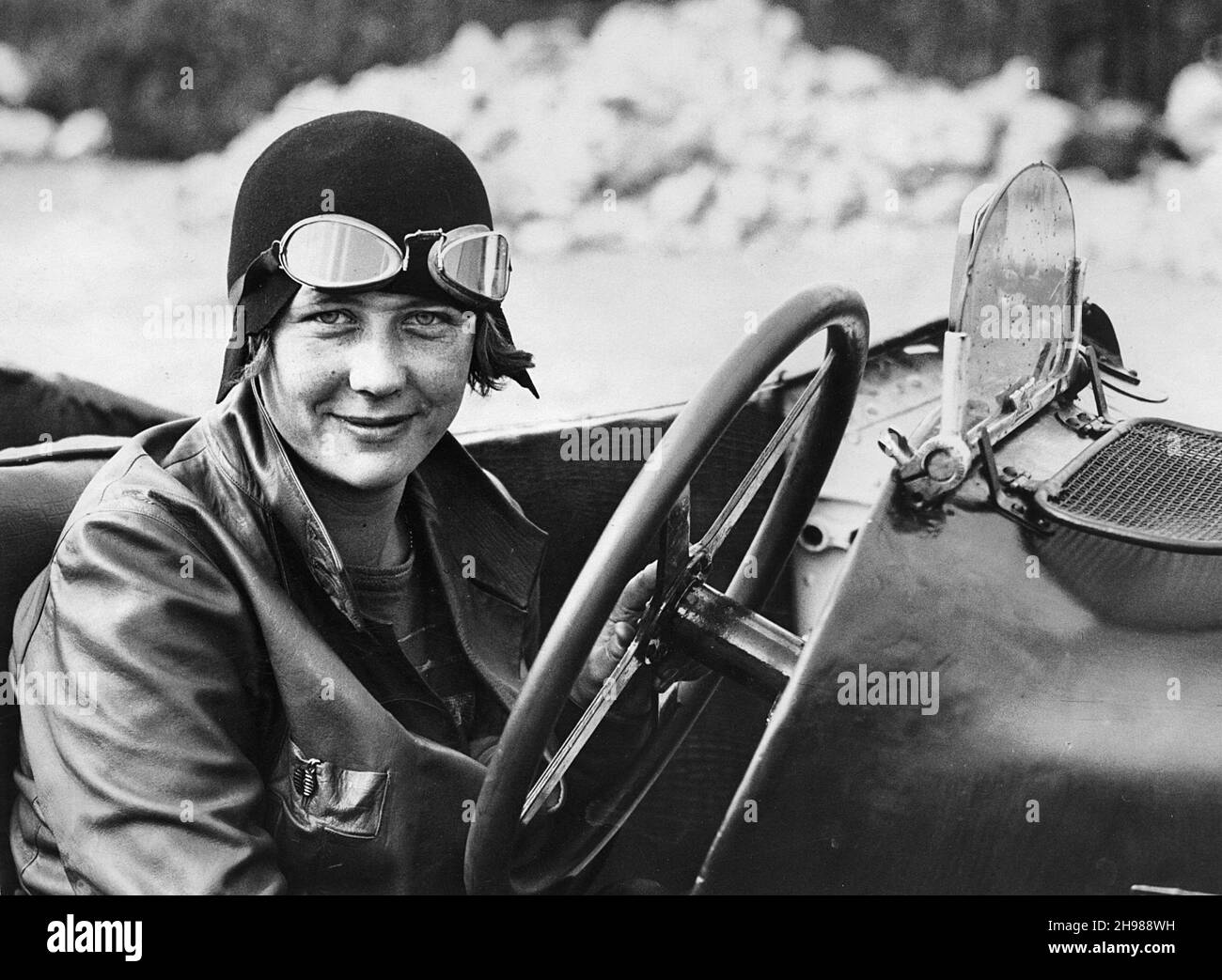 Il pilota britannico Jill Scott nella sua Sunbeam, Brooklands, Surrey, anni '20. Foto Stock