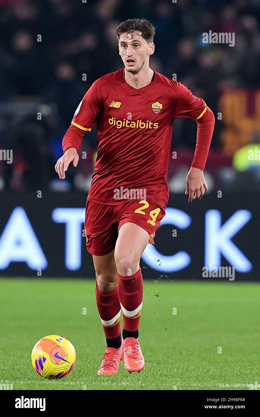 Roma, Italia. 4 dicembre 2021. Marash Kumbulla di AS Roma durante la Serie A match tra Roma e Inter Milan allo Stadio Olimpico di Roma il 4 dicembre 2021. Credit: Giuseppe Maffia/Alamy Live News Foto Stock