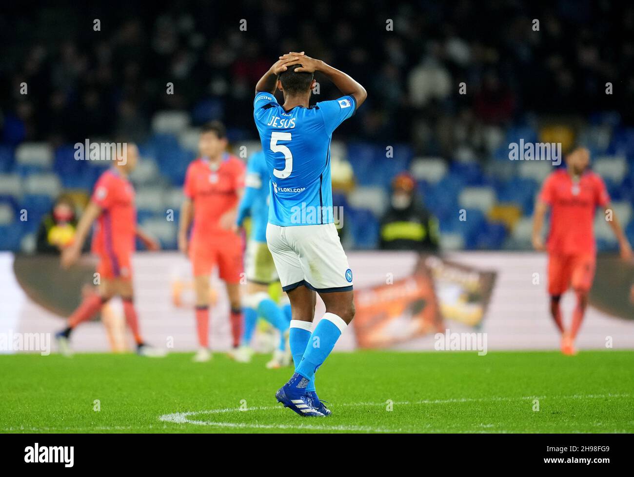 NAPOLI, ITALIA - DICEMBRE 04: Juan Guilherme Gesù della SSC Napoli deluso, durante la Serie A match tra SSC Napoli e Atalanta BC allo Stadio Diego Armando Maradona il 4 dicembre 2021 a Napoli, Italia. (Foto tramite MB Media) Foto Stock