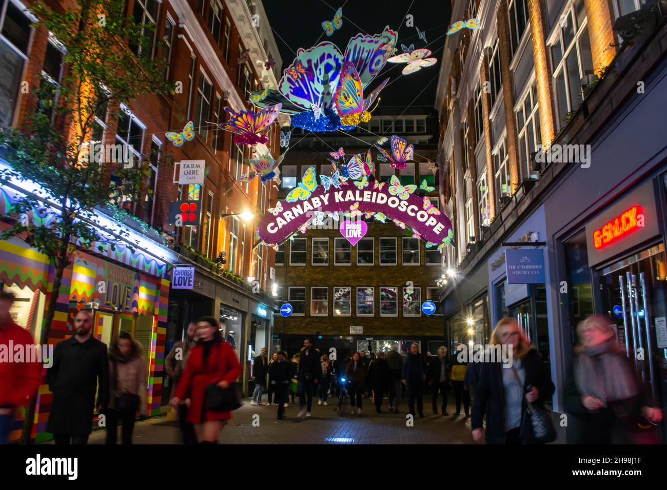 CARNABY STREET, LONDRA, INGHILTERRA- 14 novembre 2021: Foto di Carnaby Street luci di Natale Foto Stock