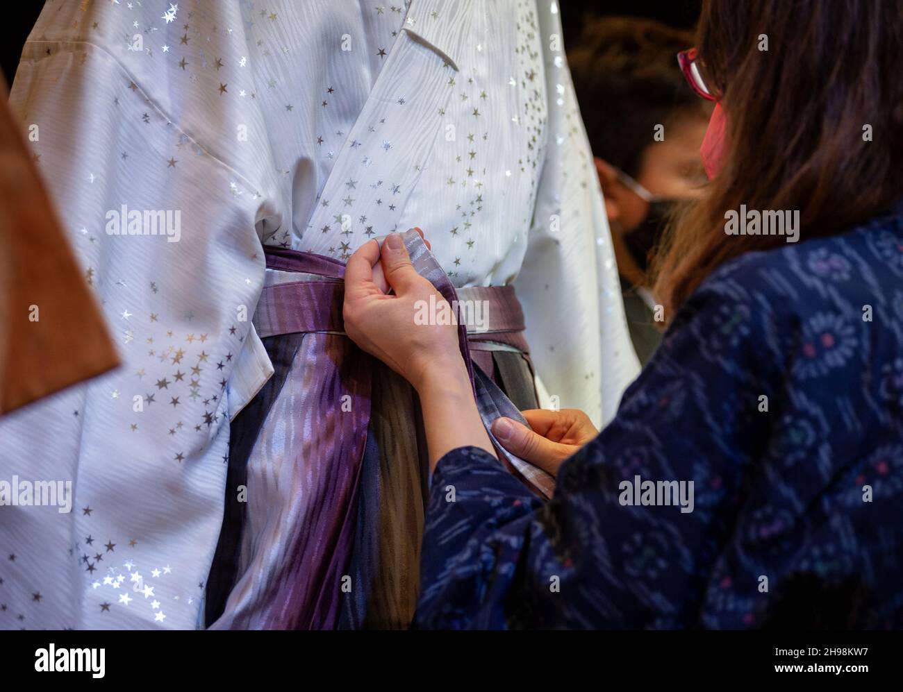 Cerimonia di ravvivatura kimono giapponese, per eventi speciali. Foto Stock