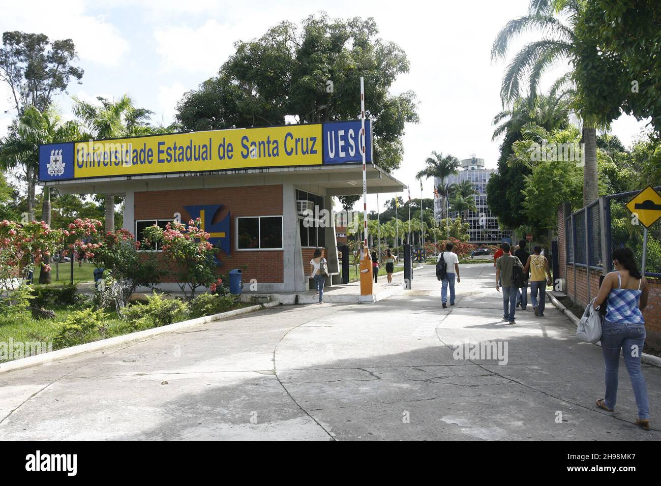 ilheus, bahia, brasile - 3 giugno 2011: Facciata della Santa Cruz state University nella città di Iheus, nella Bahia meridionale. Foto Stock