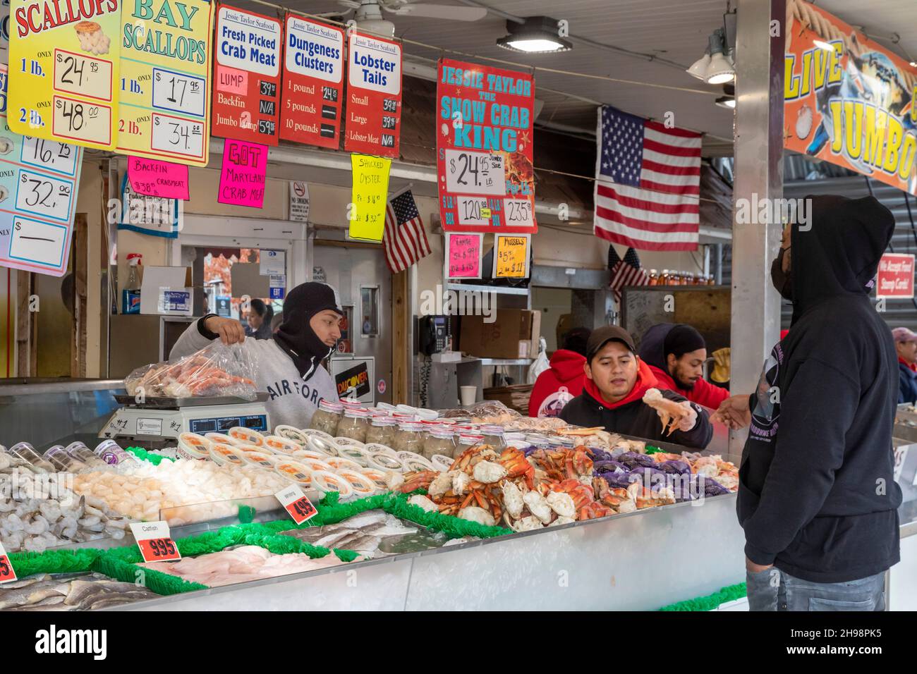 Washington, DC - il mercato municipale del pesce. Fondata nel 1805, è il più antico mercato del pesce all'aperto in continuo funzionamento degli Stati Uniti. Foto Stock