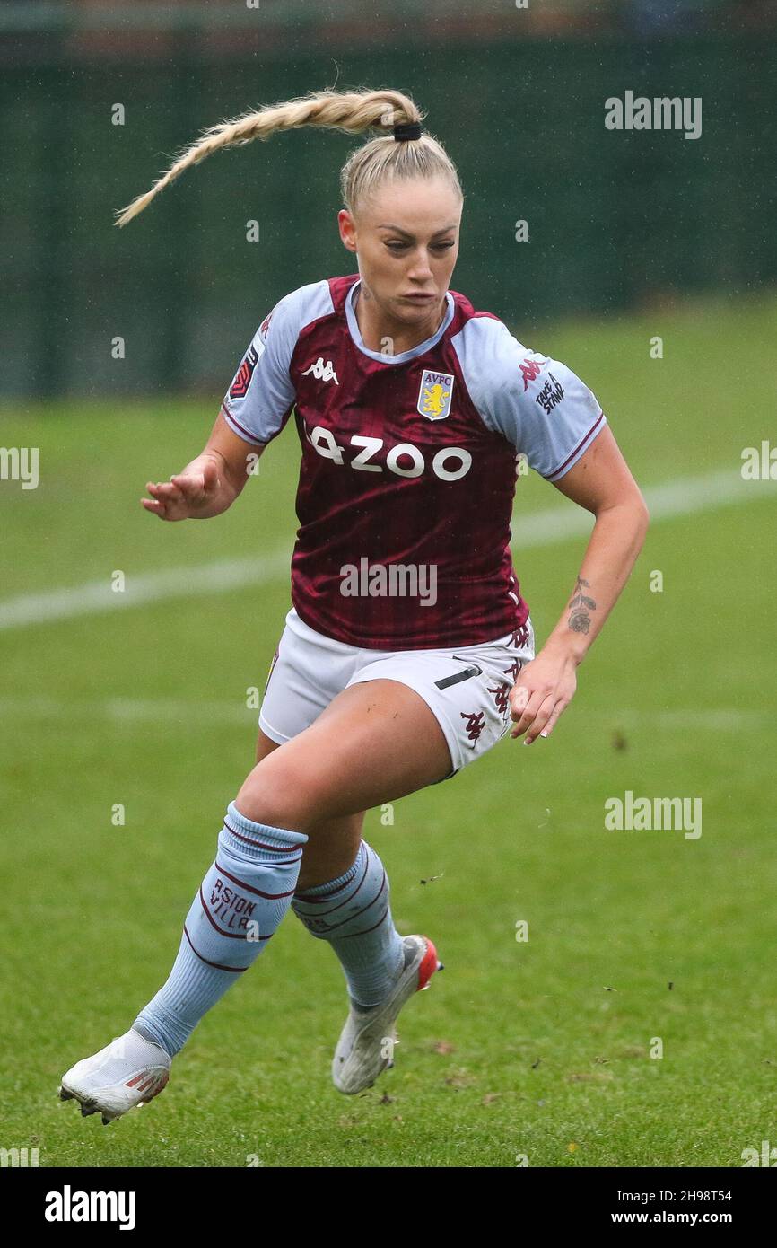 SUNDERLAND, GBR. 5 DICEMBRE Alisha Lehmann di Aston Villa in azione durante la partita di Continental Cup tra Sunderland e Aston Villa a Eppleton CW, Hetton Domenica 5 dicembre 2021. (Credit: Will Matthews | MI News) Credit: MI News & Sport /Alamy Live News Foto Stock