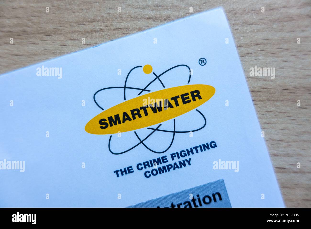 Logo della tecnologia SmartWater su una lettera Foto Stock