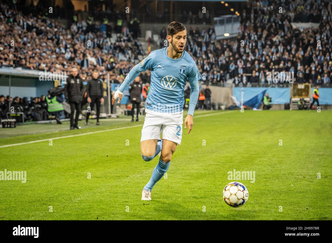 Malmoe, Svezia. 4 dicembre 2021. ADI Nalic (22) di Malmoe FF visto durante la partita Allsvenskan tra Malmoe FF e Halmstad allo stadio Eleda di Malmoe. (Photo Credit: Gonzales Photo/Alamy Live News Foto Stock