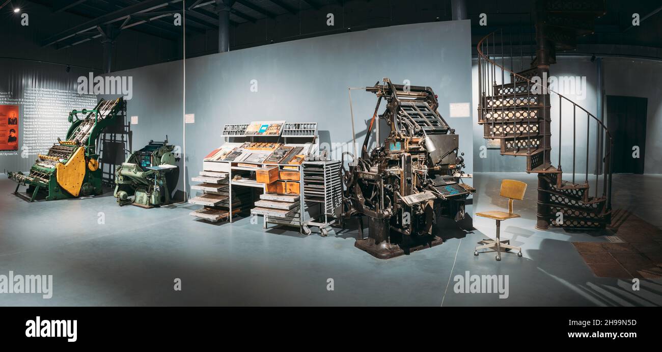 Museo della cartiera di Dobrush. Sezione di collegamento trasversale di unità di stampa e jobbing press, job press, printing machine con superfici piane di formatura e pressatura Foto Stock