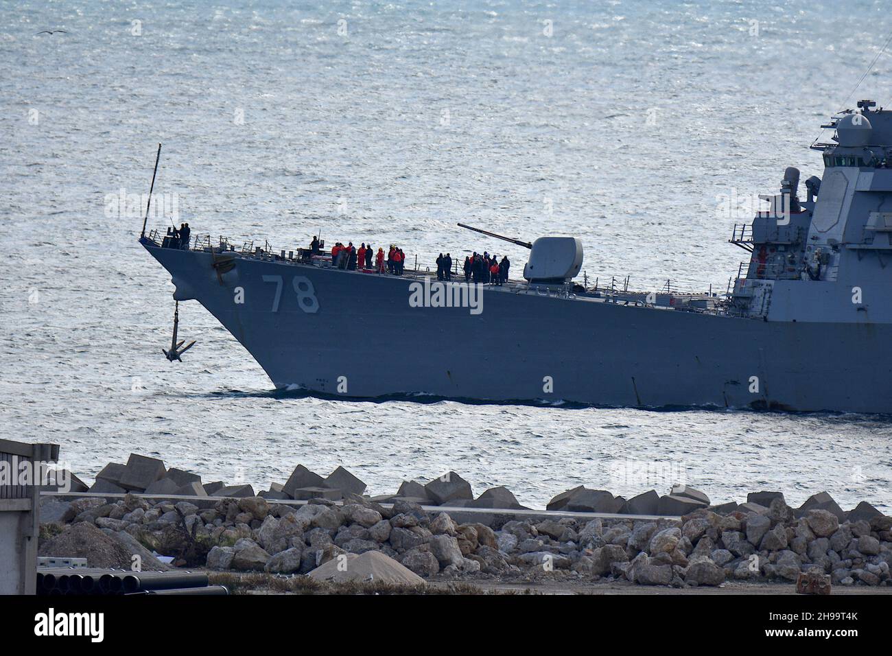 Marsiglia, Francia. 05 dicembre 2021. USS Porter DDG-78 Arleigh Burke classe Destroyer US Navy arriva al Porto Vecchio di Marsiglia (Vieux-Port de Marseille). (Foto di Gerard Bottino/SOPA Images/Sipa USA) Credit: Sipa USA/Alamy Live News Foto Stock