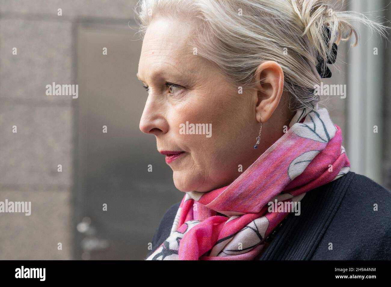 Il senatore degli Stati Uniti Kirsten Gillibrand e il rappresentante degli Stati Uniti Carolyn Maloney spingono per la creazione di centri di risposta pandemica di fronte al Tisch Hospital di NYU Langone Health. Il senatore ha introdotto la legislazione che ha sponsorizzato nel Senato come U. S. Rep. Carolyn Maloney e rappresentanti degli Stati Uniti Nydia Velázquez e John Katko (non presente) co-sponsorizzando esso nel Congresso alla luce di emergenza ne COVID-19 variante Omicron, Potenzialmente più minaccioso di creare e finanziare dai centri di risposta delle pandemie del governo americano di eccellenza per prepararsi alle future varianti e contribuire a prevenire le emergenze sanitarie. COVID-19 A. Foto Stock