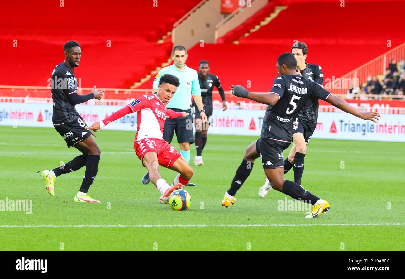 Monaco, Monaco. 05 dicembre 2021. Monaco, Monte Carlo - 05 dicembre 2021: AS Monaco - FC Metz Football Match (J17, L1) con Sofiane Diop. Mandoga Media Germania Credit: dpa/Alamy Live News Foto Stock