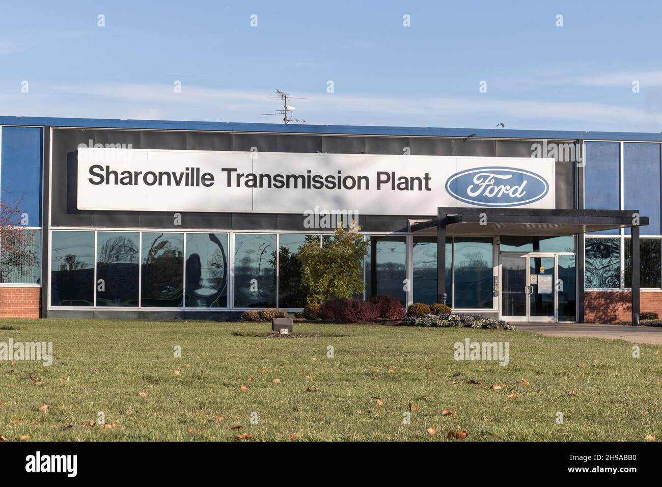 Cincinnati - Circa Dicembre 2021: Ford Sharonville Transmission Plant. Ford aprì questo stabilimento nel 1958. Foto Stock
