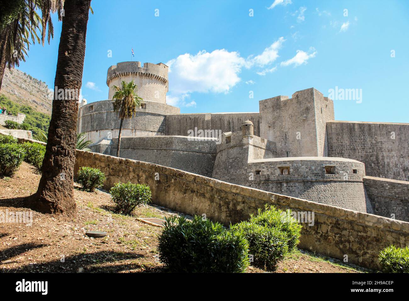 La famosa forte cinta muraria di Dubrovnik, Croazia Foto Stock