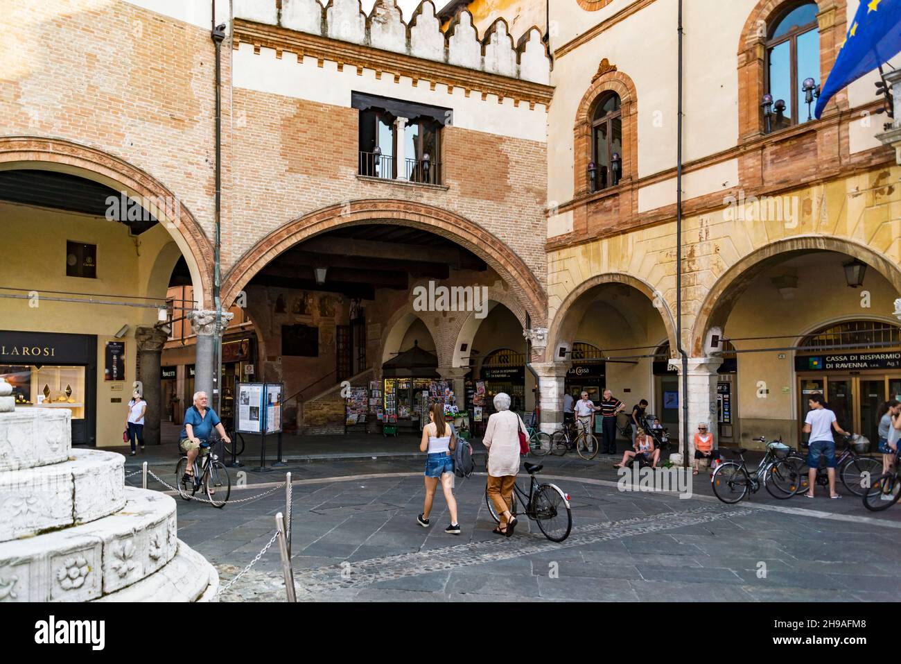 Piazza del Popolo è la piazza principale della città di Ravenna, Italia. Sera Foto Stock