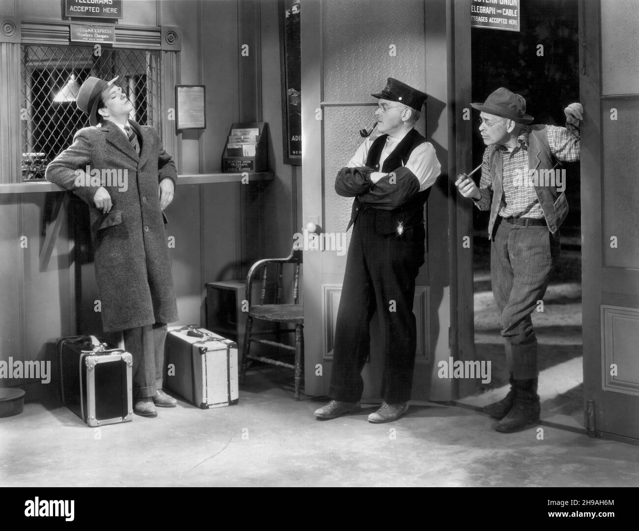 Eric Linden, Grant Mitchell, Edward McWade, in set of the Film, 'Big City Blues', Warner Bros., 1932 Foto Stock