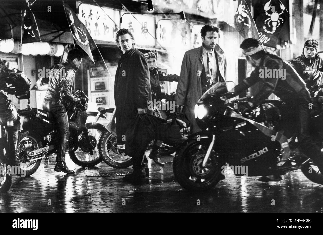 Michael Douglas, Andy Garcia, sul set del film, 'Black Rain', foto di Andy Schwartz, Paramount Pictures, 1989 Foto Stock