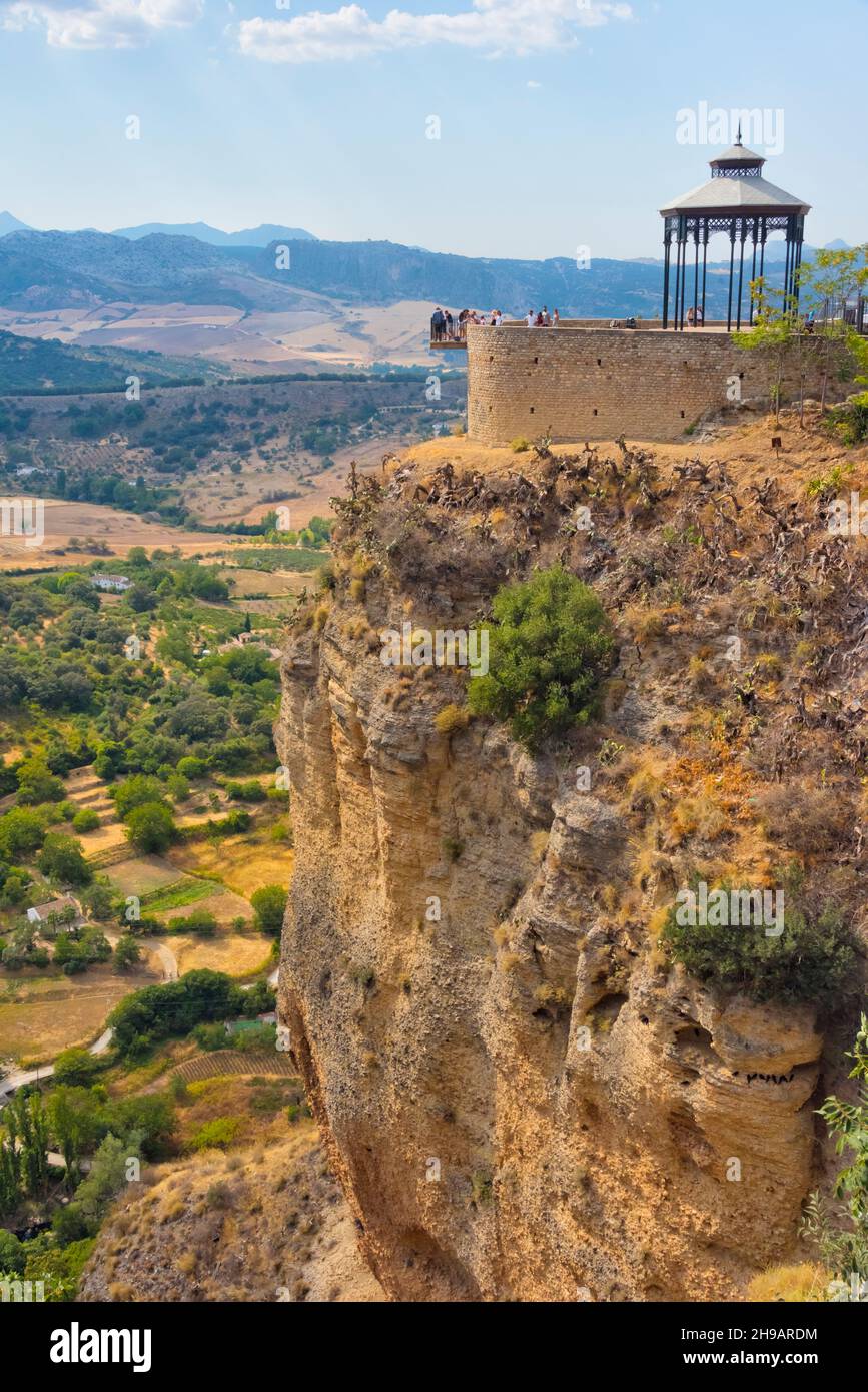 Un padiglione in cima alla Gola di Tajo, Ronda, Provincia di Malaga, Comunità Autonoma Andalusia, Spagna Foto Stock