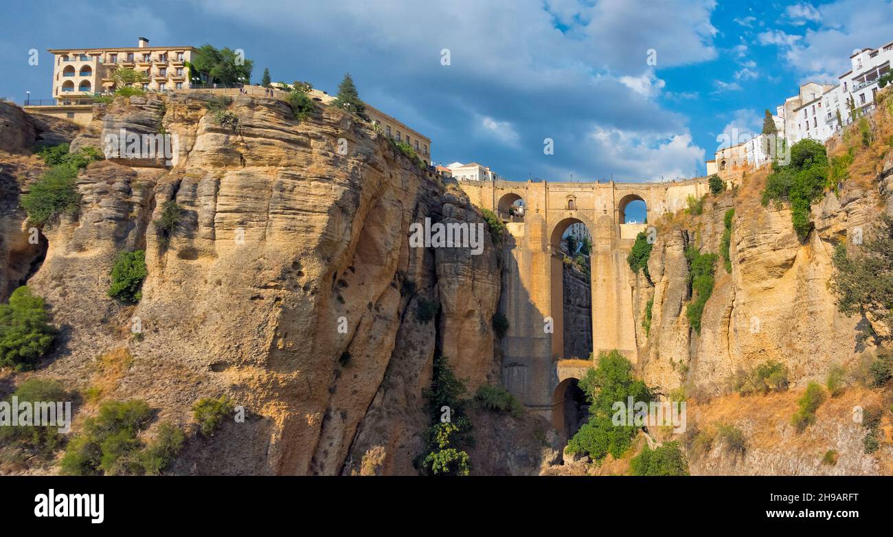 Puente Nuevo (Ponte nuovo) che attraversa la Gola di Tajo, Ronda, Provincia di Malaga, Comunità autonoma dell'Andalusia, Spagna Foto Stock