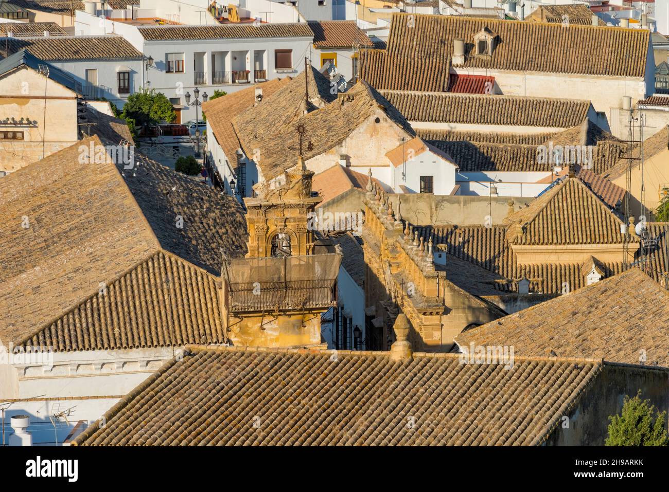 Case bianche con tetto in tegole di Osuna, Provincia di Siviglia, Comunità autonoma dell'Andalusia, Spagna Foto Stock