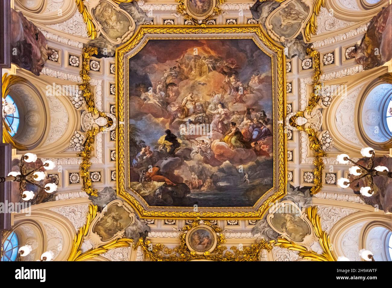 Murale sul soffitto all'interno del Palazzo reale, Madrid, Spagna Foto Stock