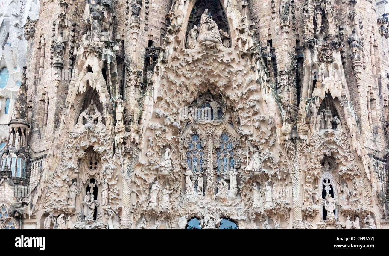 La facciata della Natività della Sagrada Familia di Gaudí, Barcellona, Provincia di Barcellona, Comunità Autonoma della Catalogna, Spagna Foto Stock