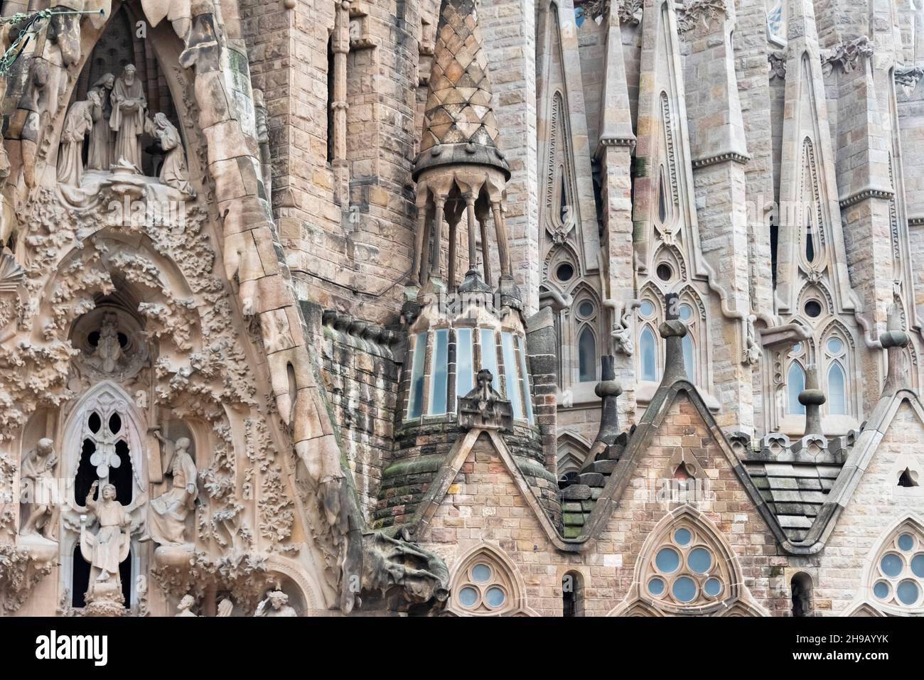 La facciata della Natività della Sagrada Familia di Gaudí, Barcellona, Provincia di Barcellona, Comunità Autonoma della Catalogna, Spagna Foto Stock