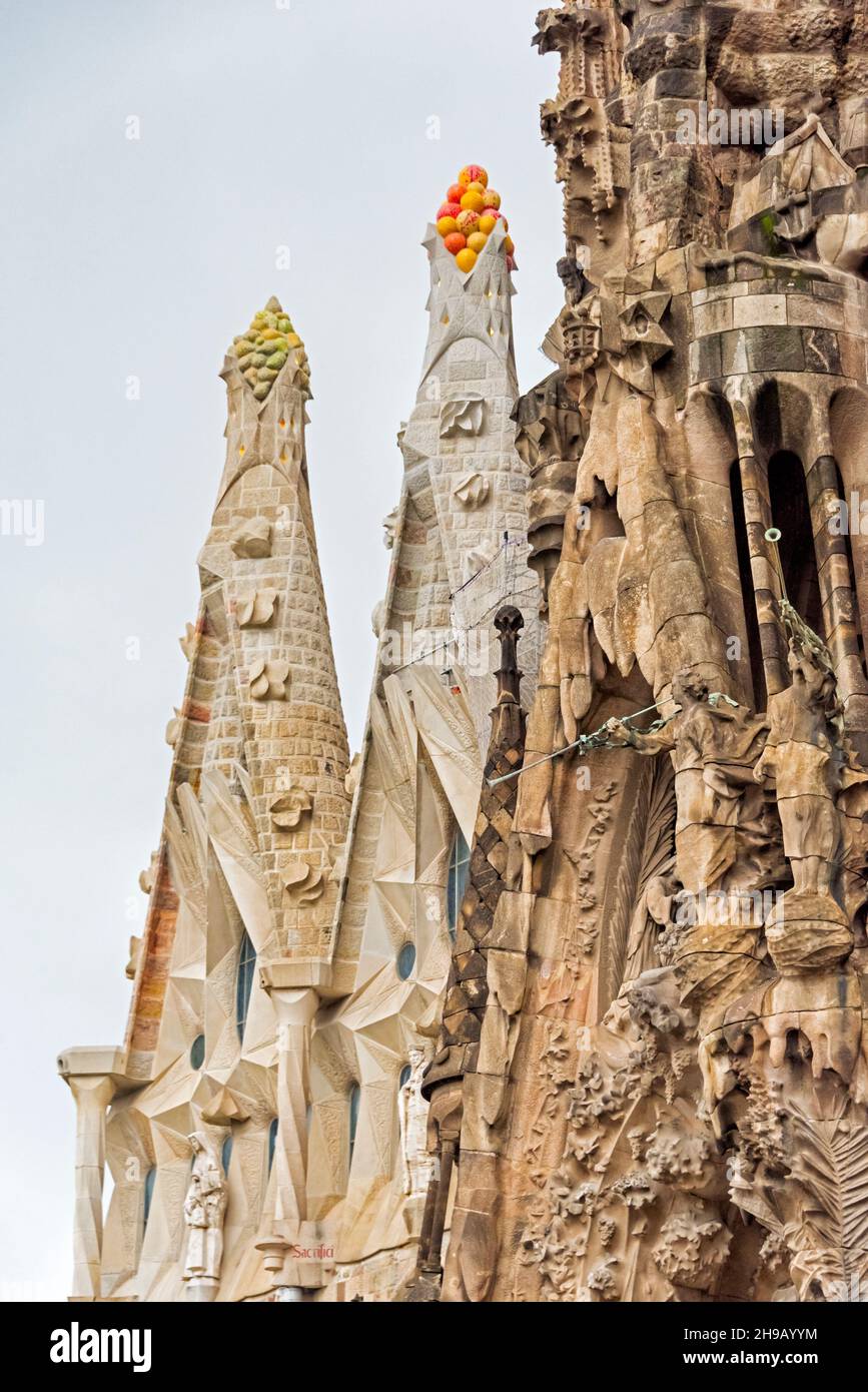Esterno della Sagrada Familia di Gaudi, Barcellona, Provincia di Barcellona, Comunità Autonoma della Catalogna, Spagna Foto Stock