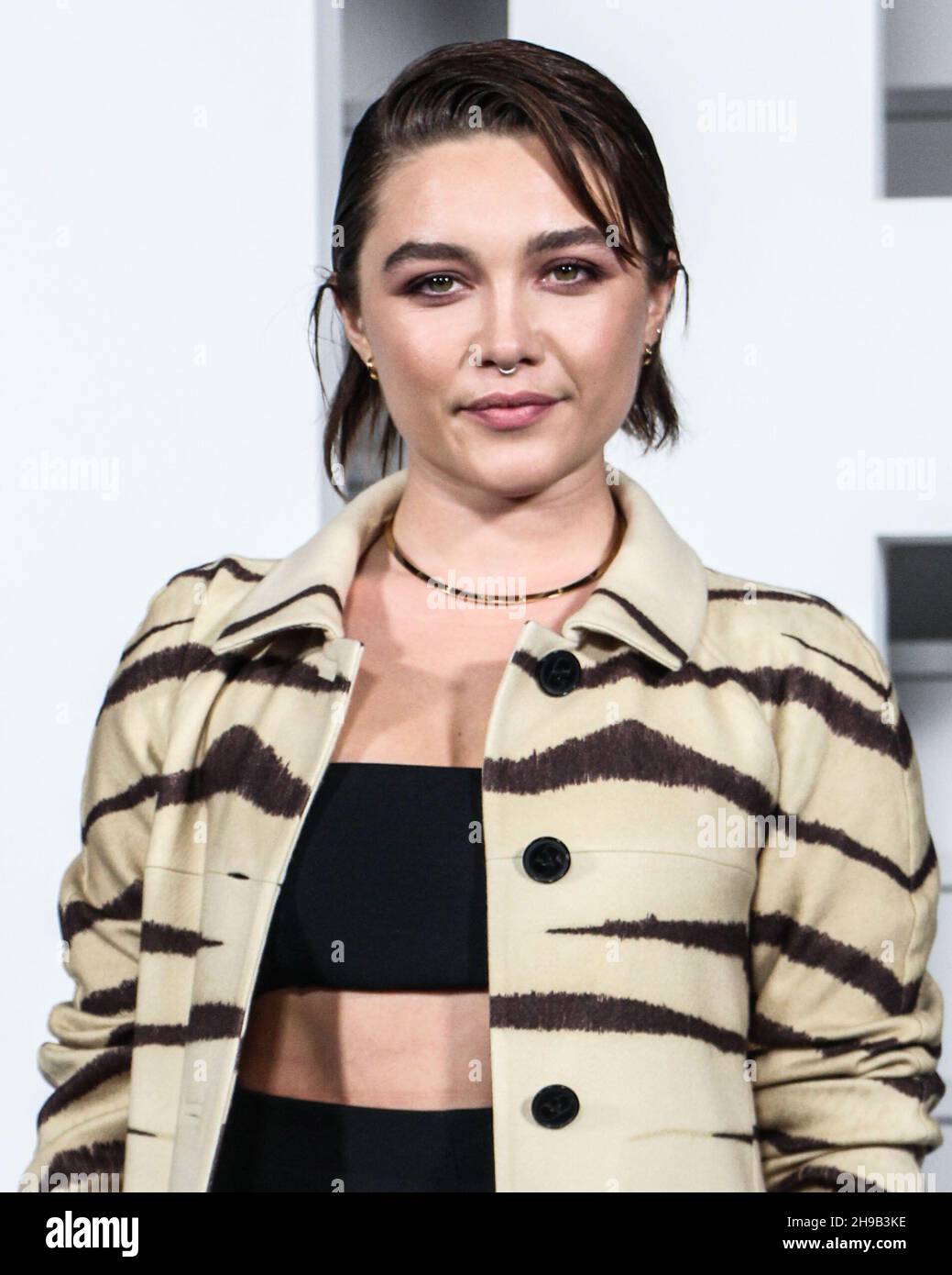 New York City, Stati Uniti. 05 dicembre 2021. MANHATTAN, NEW YORK CITY, NEW YORK, USA - 05 DICEMBRE: L'attrice Florence Pugh indossando un abito di Valentino arriva al World Premiere di Netflix's 'Do't Look Up' tenuto presso il Jazz al Lincoln Center il 5 dicembre 2021 a Manhattan, New York City, New York, Stati Uniti. (Foto di Jordan Hinton/Image Press Agency/Sipa USA) Credit: Sipa USA/Alamy Live News Foto Stock
