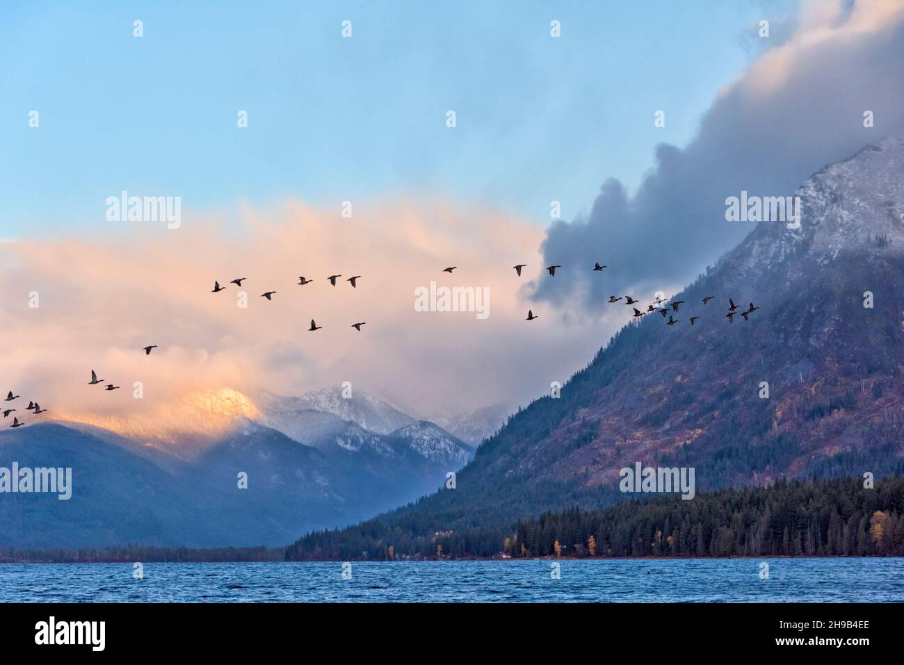 Lago Wenatchee all'alba, Leavenworth, Washington state, USA Foto Stock