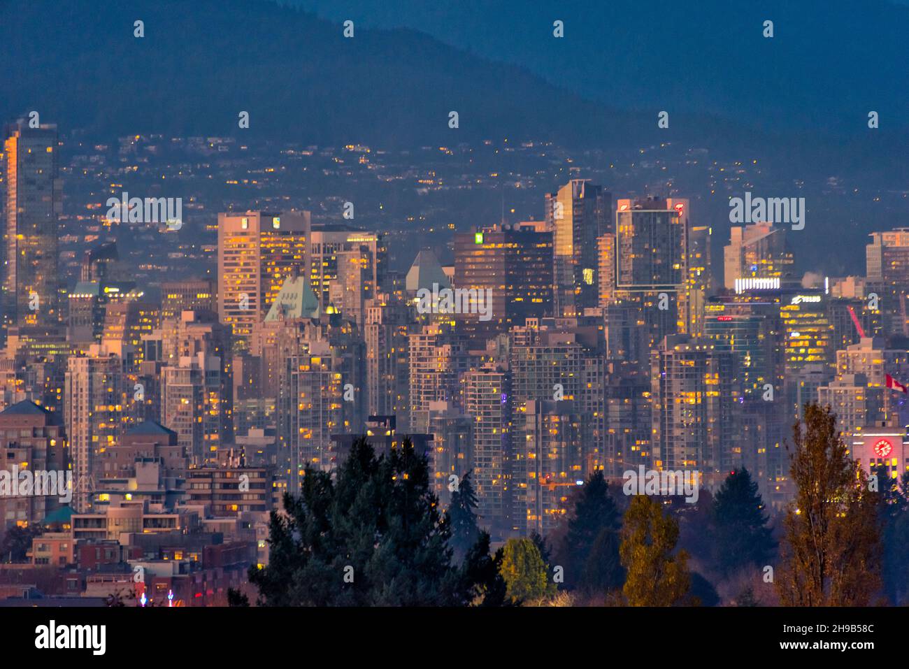 Vista notturna di Vancouver, British Columbia, Canada Foto Stock