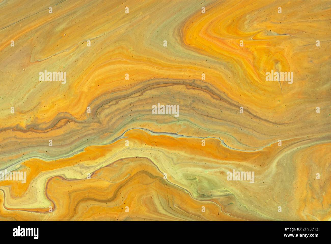 Astratto fluido arte sfondo luminoso arancione e giallo colori. Marmo liquido. Pittura acrilica con gradiente ocra e spruzzi. Sfondo acquerello con Foto Stock
