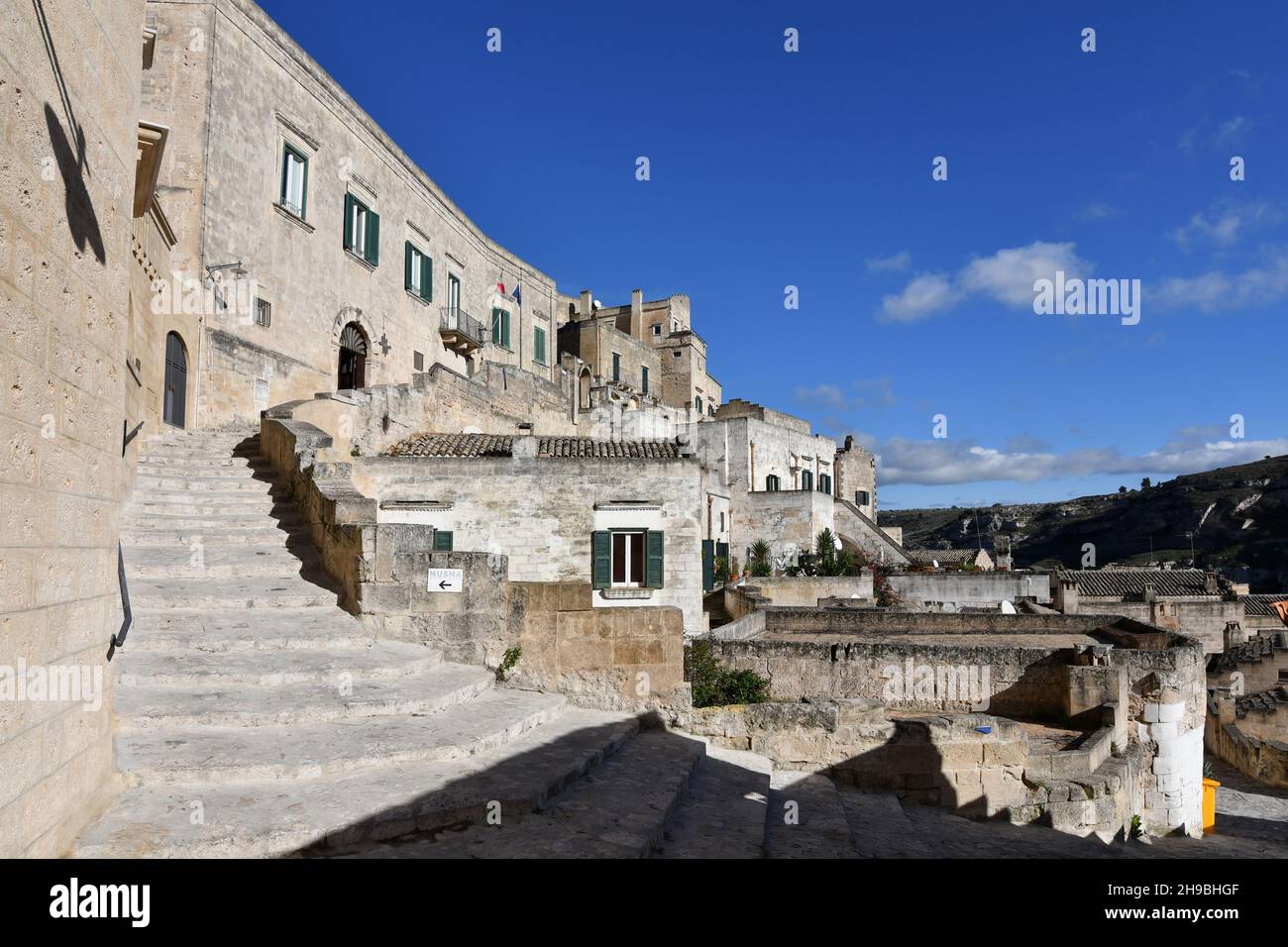 Vista di Matera, un'antica città costruita nella roccia. Si trova in Basilicata, Italia. Foto Stock