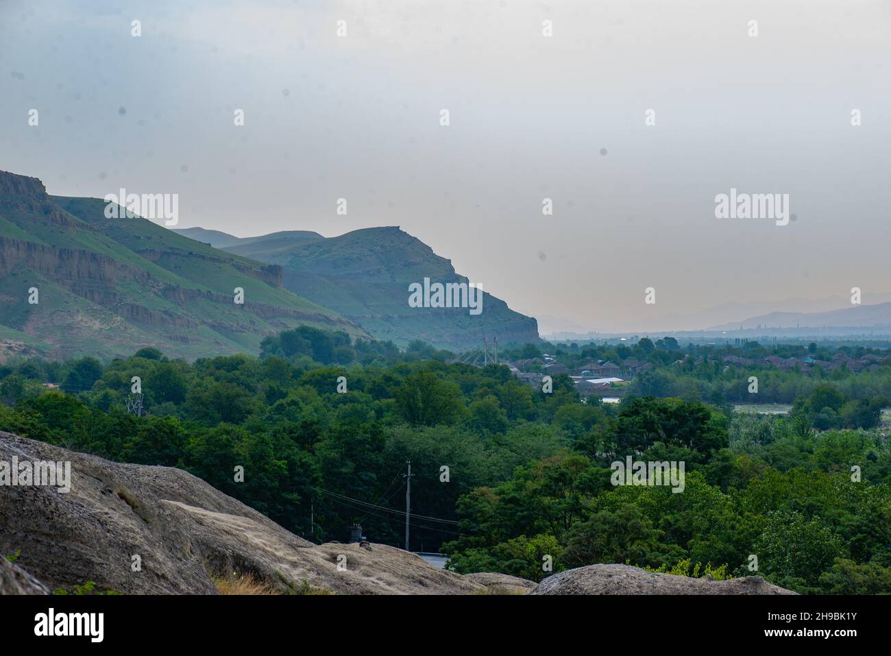 Vista dei dintorni di Uplistsikhe in Georgia Foto Stock
